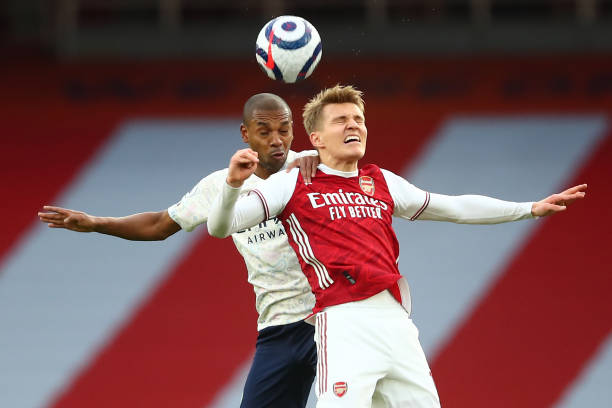 却成熟的足 却成熟的足